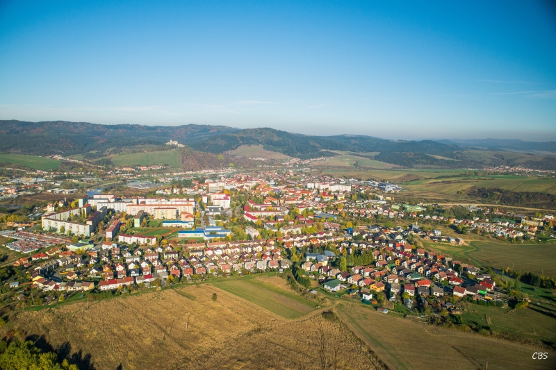 Mesto vyhlásilo obchodné verejné súťaže na odpredaj bytu a pozemkov
