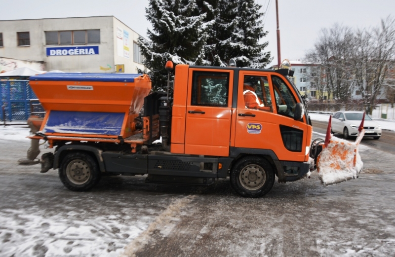 Oznam - zimná údržba a parkovanie motorových vozidiel na chodníkoch