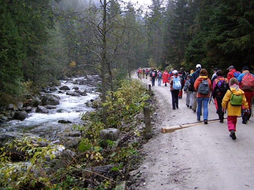 200710201253570.turisti_Tatry_01
