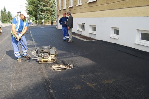 200809182019180.36_asfaltovanie_sachty_dsc_0012