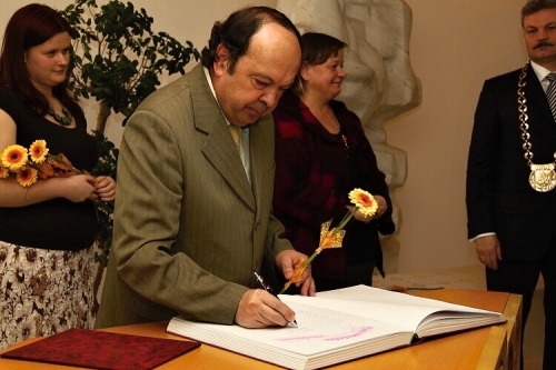 201104011317350.img_8407