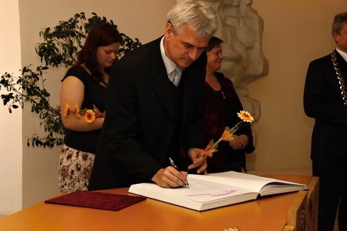 201104011317350.img_8410