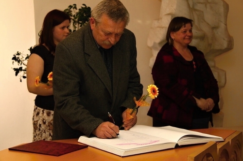 201104011317350.img_8412