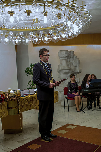 201312070854160.j54a8408