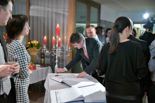 201402201531380.honorarny_konzul_02