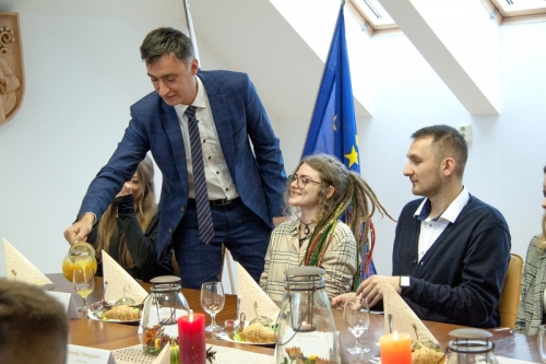 202211162011110.ranajky-046