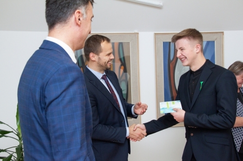 202211162011110.ranajky-054