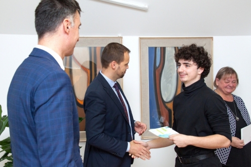 202211162011110.ranajky-059