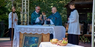 Na Hubertovských slávnostiach pasovali lovca i varili guľáš – fotografia 1