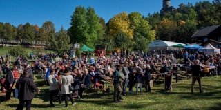 Na Hubertovských slávnostiach pasovali lovca i varili guľáš – fotografia 20