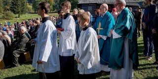 Na Hubertovských slávnostiach pasovali lovca i varili guľáš – fotografia 11