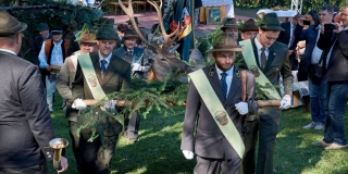 Na Hubertovských slávnostiach pasovali lovca i varili guľáš – fotografia 5