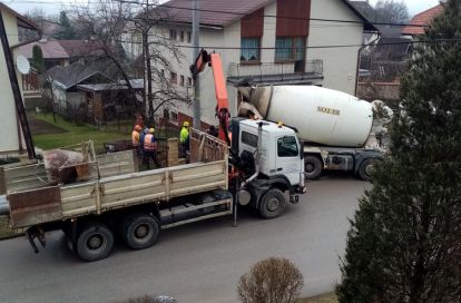 VIDEO Výmena svietidiel i vedenia elektrickej energie
