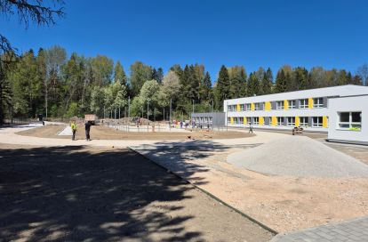 VIDEO Šibeničné termíny na ZŠ Rovinky: Robotníci nezastavujú, žiaci na dvoch zmenách